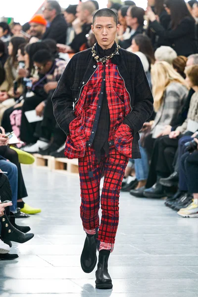 Look 10